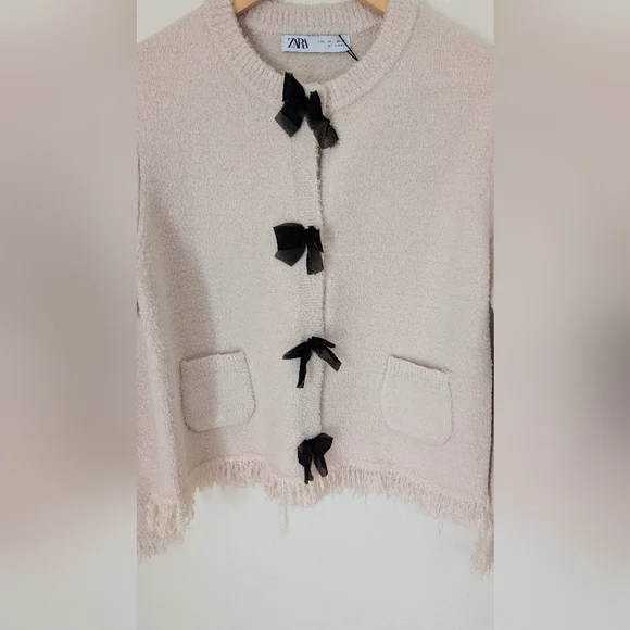 NWT Zara Crewneck Cardigan Scandi Girl Sweater In Ivory w/ Black Bows, Sz L - Picture 3 of 8